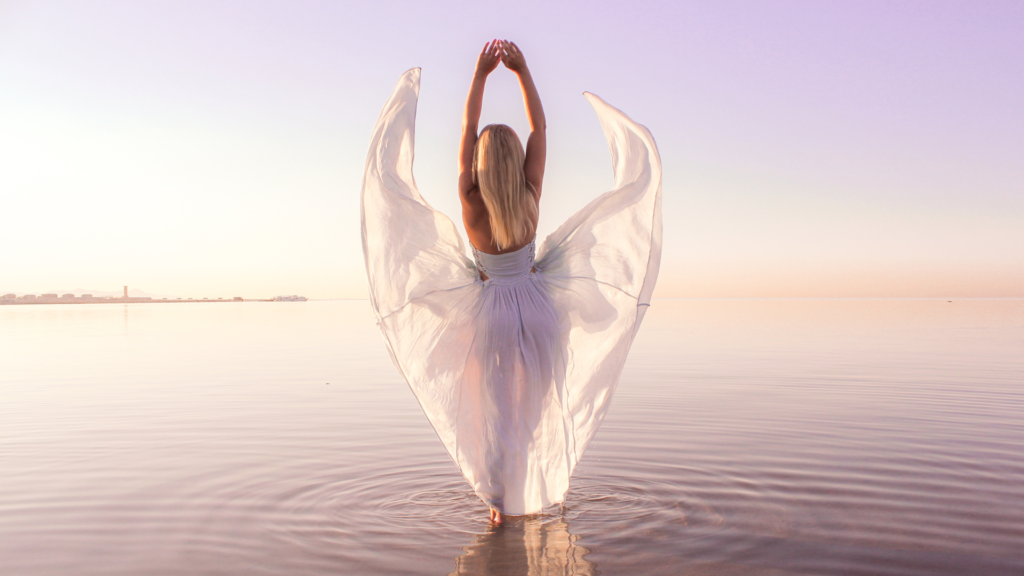 Kobieca Moc – czym jest i jak obudzić wewnętrzną siłę kobiety